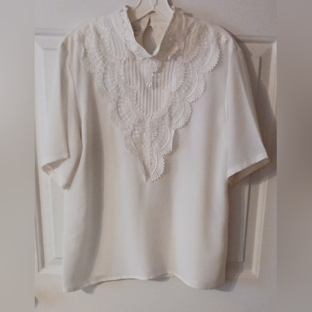 Ladies Vintage Kathy Che embroidered and beaded white Blouse, Sz 16